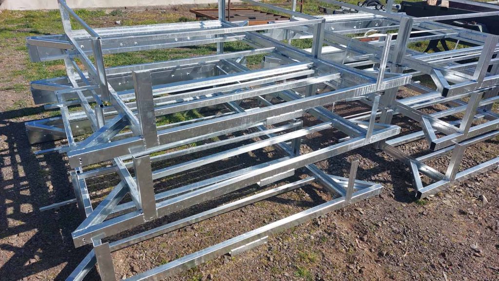 utánfutó gyártás alapanyag