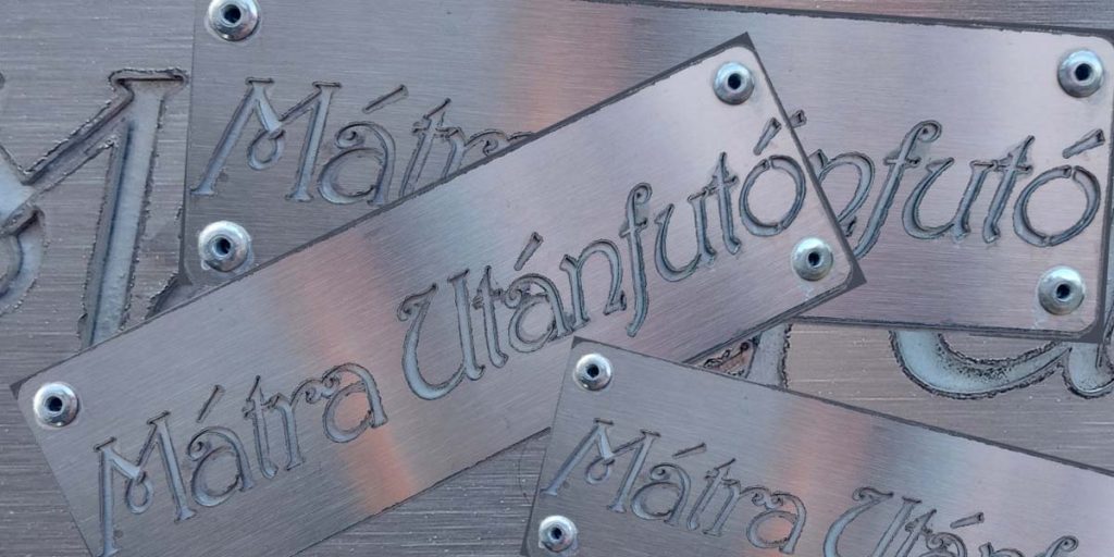 mátra utánfutó tábla