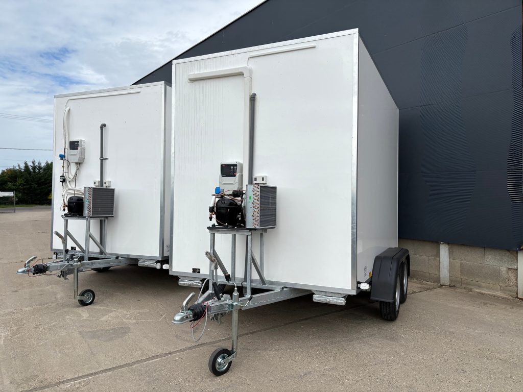 hűtődobozos kéttengelyes utánfutó