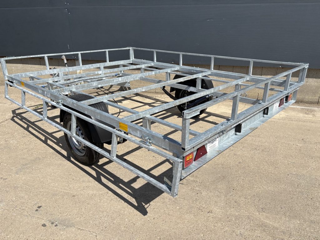 asztalosoknak síkárú szállító utánfutó