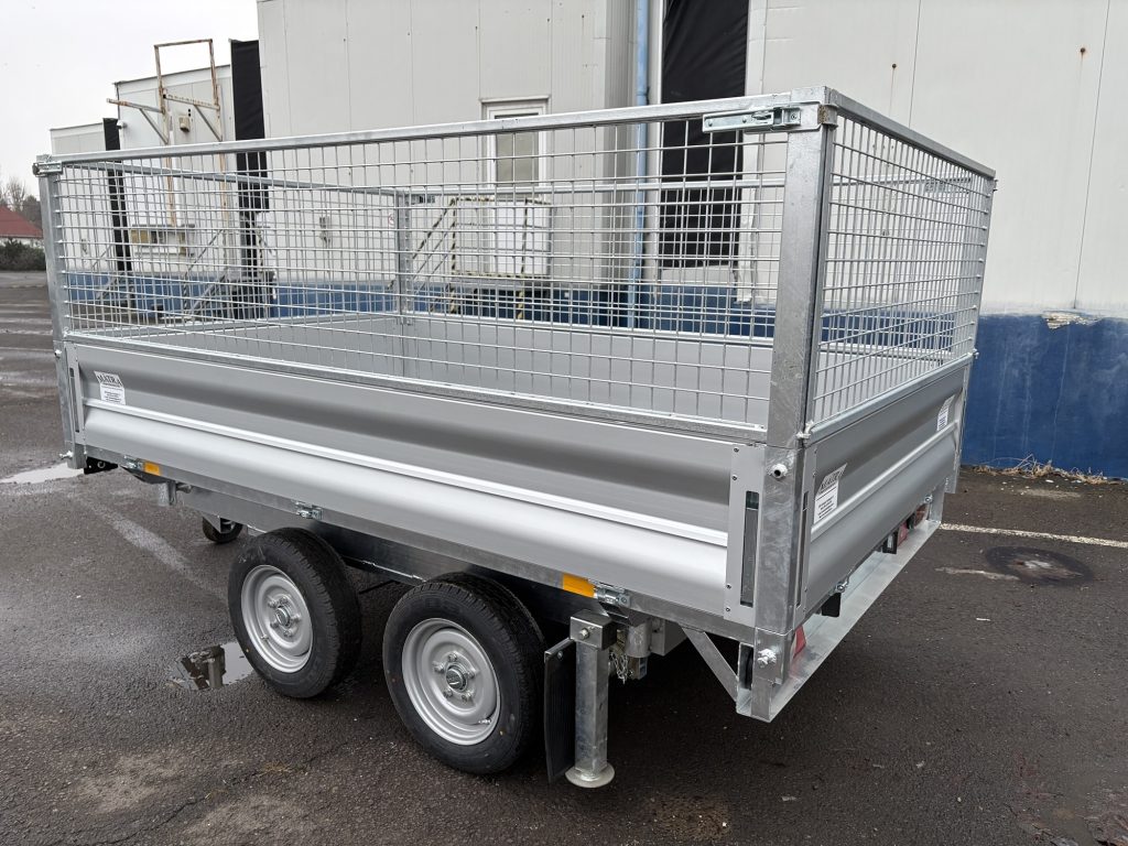 Kéttengelyes utánfutó zárt kerettel